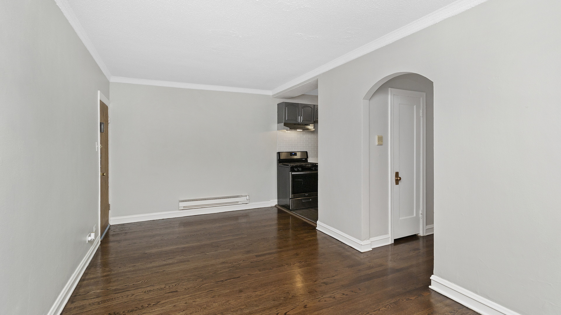 846 W AINSLIE Street R1
