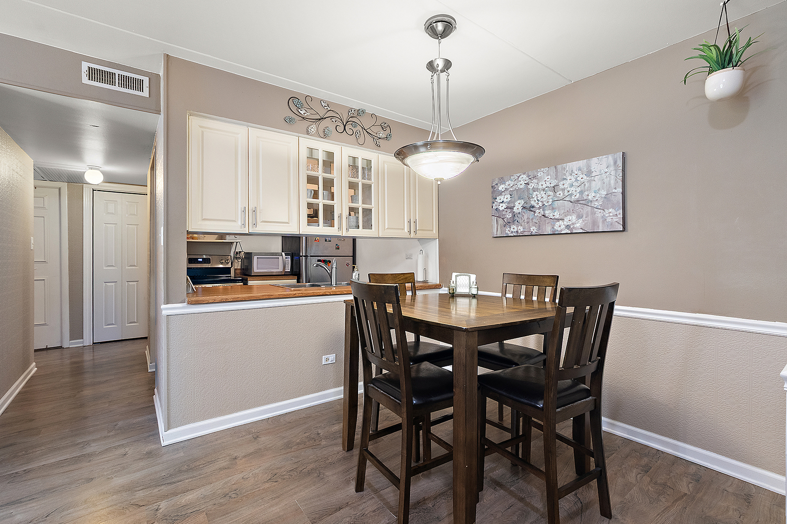 5235 James Lane 1202