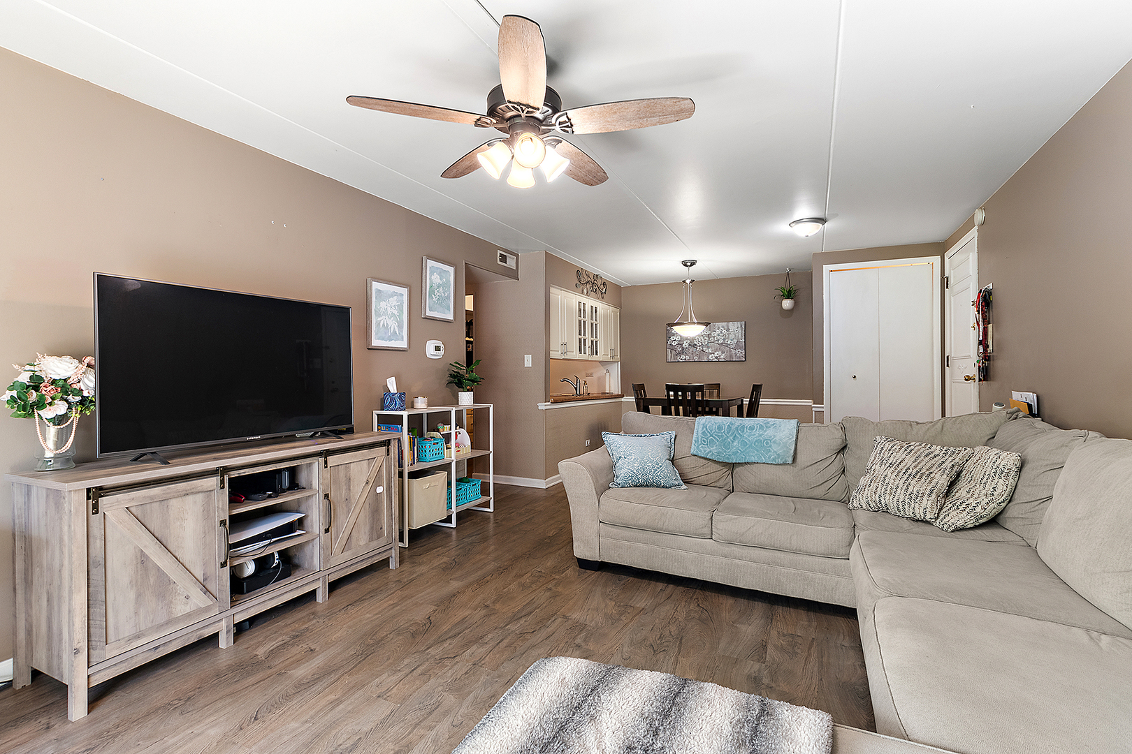 5235 James Lane 1202