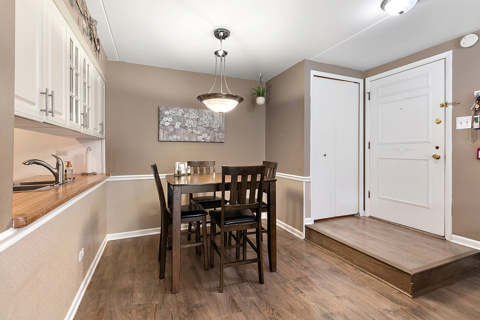 5235 James Lane 1202