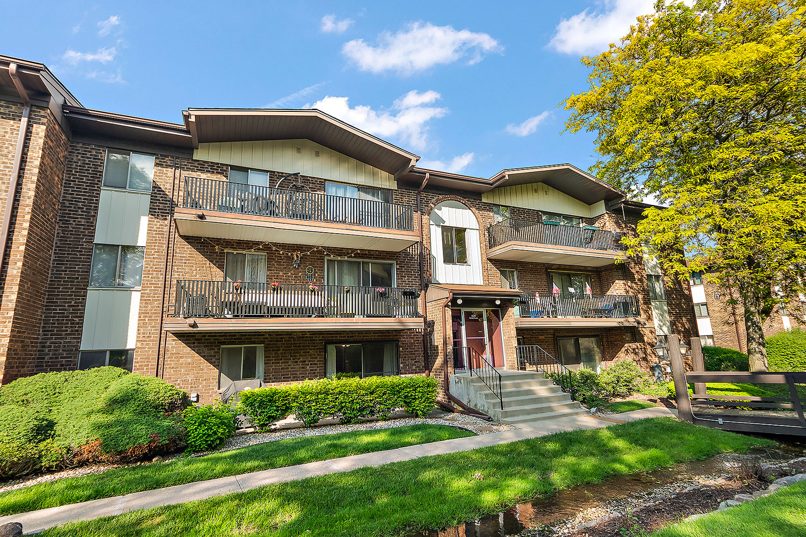 5235 James Lane 1202