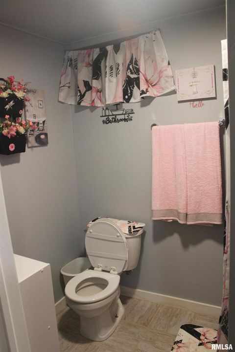 Tiny photo for 1119 N THORNWOOD Avenue, Davenport, IA 52804 (MLS # QC4269249)