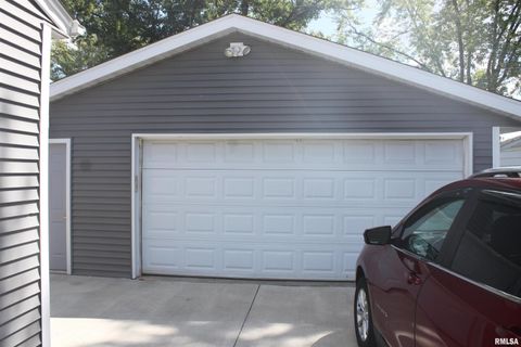 Tiny photo for 1119 N THORNWOOD Avenue, Davenport, IA 52804 (MLS # QC4269249)