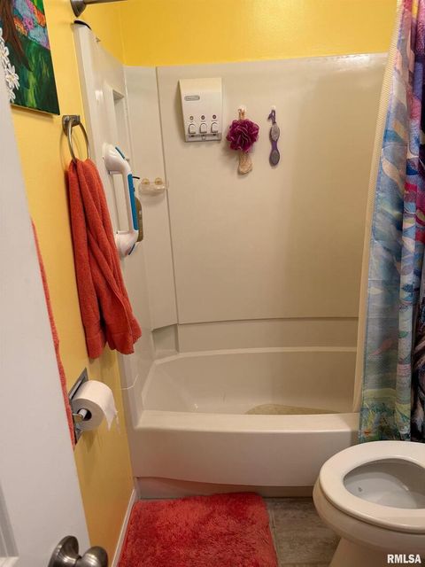 Tiny photo for 1119 N THORNWOOD Avenue, Davenport, IA 52804 (MLS # QC4269249)