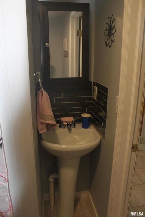 Tiny photo for 1119 N THORNWOOD Avenue, Davenport, IA 52804 (MLS # QC4269249)