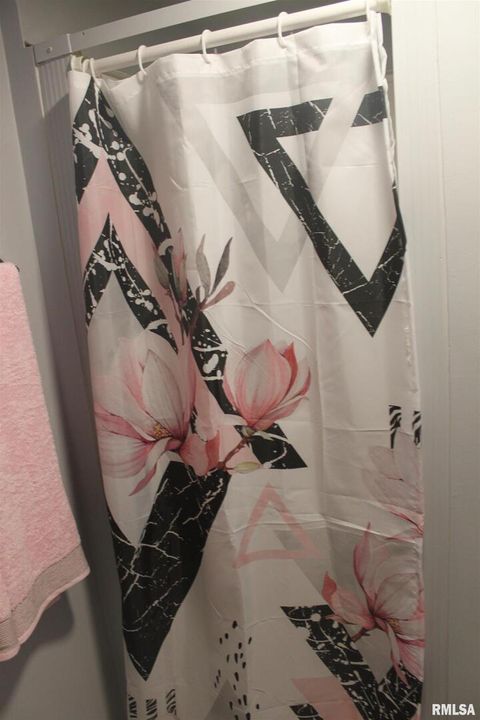 Tiny photo for 1119 N THORNWOOD Avenue, Davenport, IA 52804 (MLS # QC4269249)