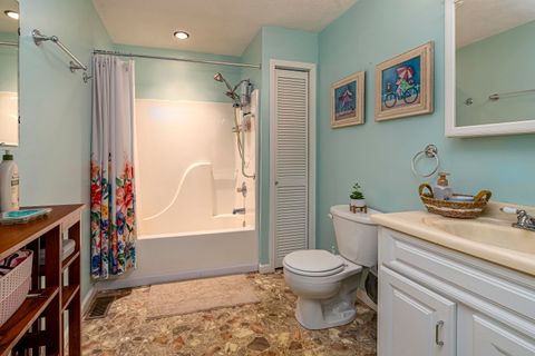 Tiny photo for 1002 E Main Street, WestFrank, IL 62896 (MLS # 100000043)