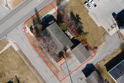 Tiny photo for 1002 E Main Street, WestFrank, IL 62896 (MLS # 100000043)