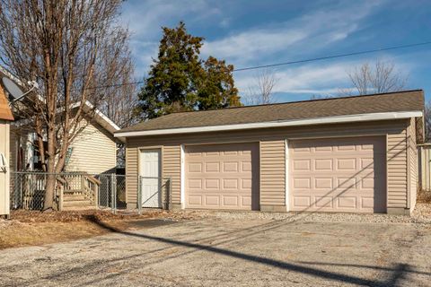 Tiny photo for 1002 E Main Street, WestFrank, IL 62896 (MLS # 100000043)