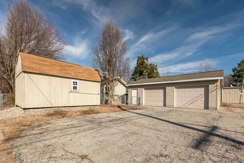 Tiny photo for 1002 E Main Street, WestFrank, IL 62896 (MLS # 100000043)