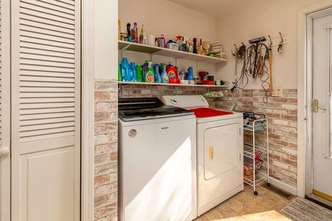 Tiny photo for 1002 E Main Street, WestFrank, IL 62896 (MLS # 100000043)