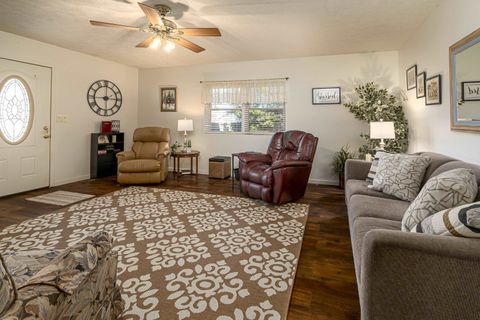 Tiny photo for 1002 E Main Street, WestFrank, IL 62896 (MLS # 100000043)