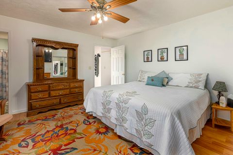 Tiny photo for 1002 E Main Street, WestFrank, IL 62896 (MLS # 100000043)