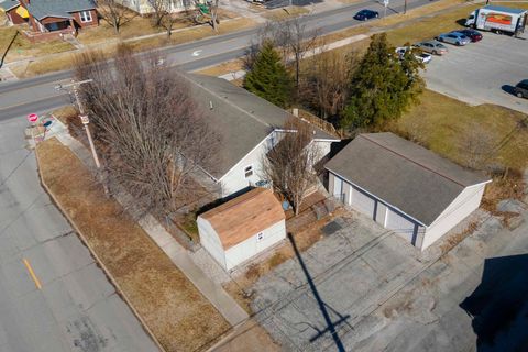 Tiny photo for 1002 E Main Street, WestFrank, IL 62896 (MLS # 100000043)