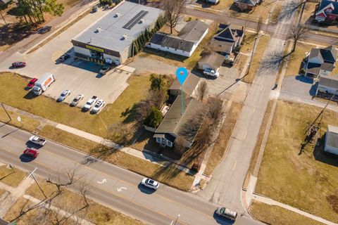 Tiny photo for 1002 E Main Street, WestFrank, IL 62896 (MLS # 100000043)