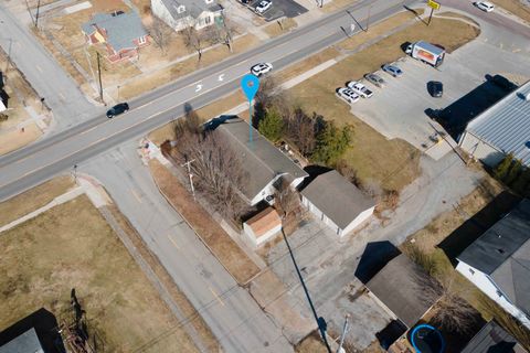 Tiny photo for 1002 E Main Street, WestFrank, IL 62896 (MLS # 100000043)