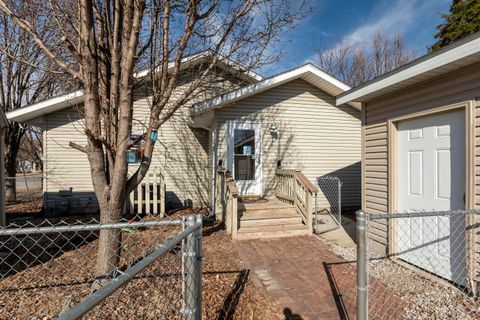 Tiny photo for 1002 E Main Street, WestFrank, IL 62896 (MLS # 100000043)