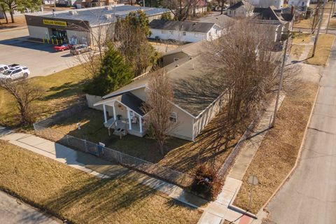 Tiny photo for 1002 E Main Street, WestFrank, IL 62896 (MLS # 100000043)