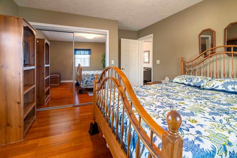 Tiny photo for 1002 E Main Street, WestFrank, IL 62896 (MLS # 100000043)