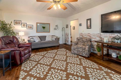 Tiny photo for 1002 E Main Street, WestFrank, IL 62896 (MLS # 100000043)