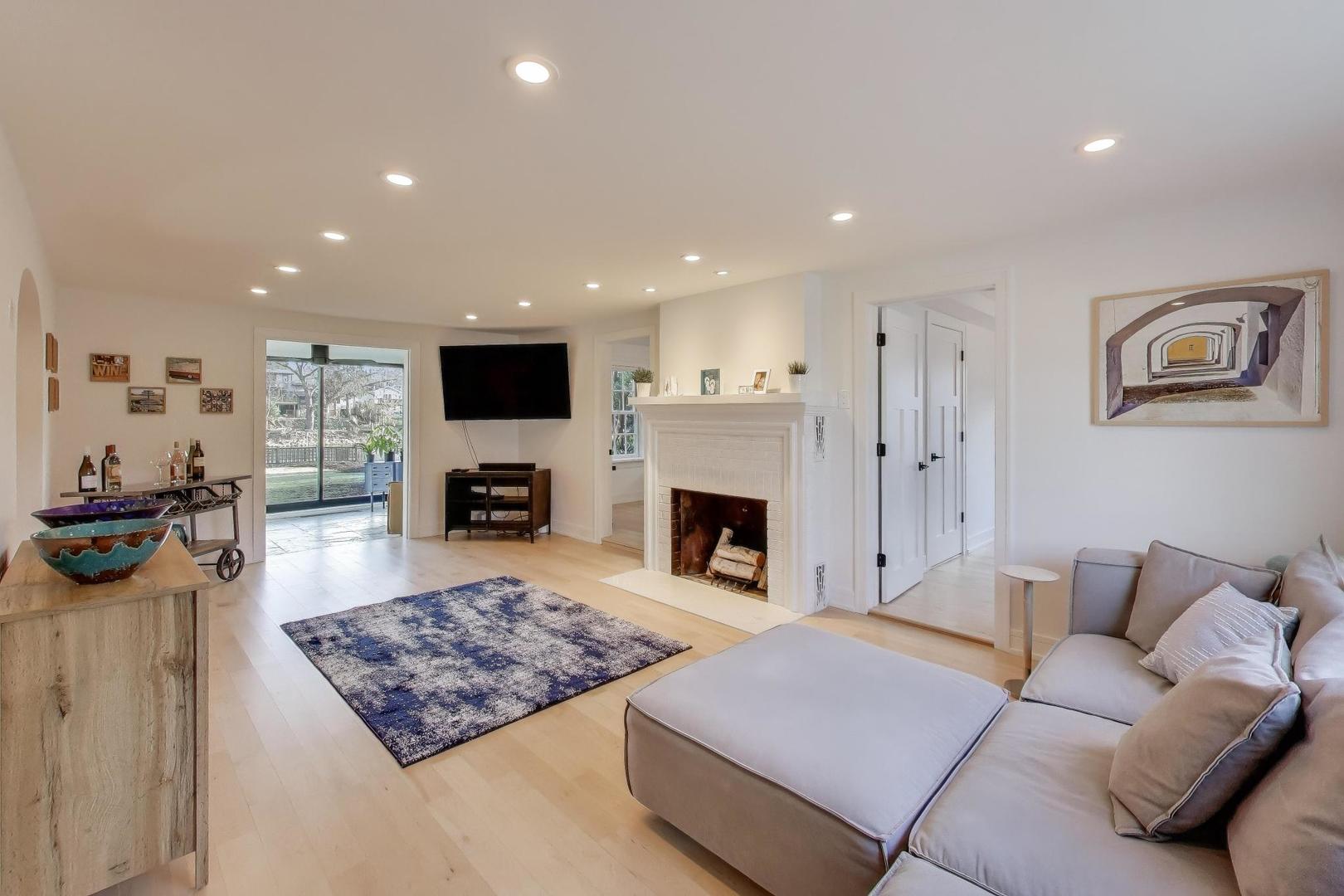 407 La Fox River Drive