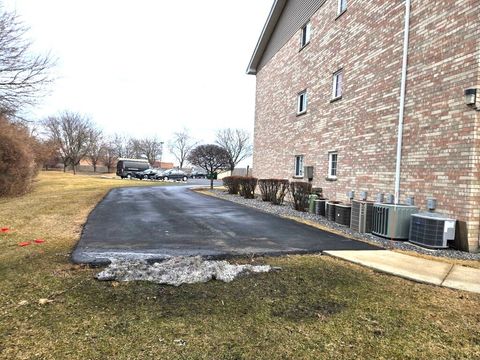 Tiny photo for 16032 Crystal Creek Drive #2B, Orland Park, IL 60462 (MLS # 12570445)