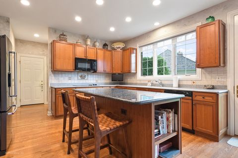 Tiny photo for 6650 White Pine Way, Libertyville, IL 60048 (MLS # 12668323)