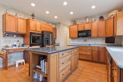 Tiny photo for 6650 White Pine Way, Libertyville, IL 60048 (MLS # 12668323)