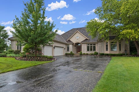 Photo of 6650 White Pine Way, Libertyville, IL 60048 (MLS # 12668323)