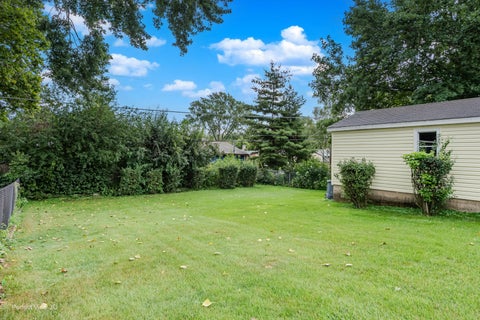 Tiny photo for 133 N Ridgemoor Avenue, Mundelein, IL 60060 (MLS # 12754333)