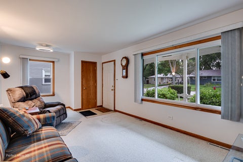 Tiny photo for 133 N Ridgemoor Avenue, Mundelein, IL 60060 (MLS # 12754333)