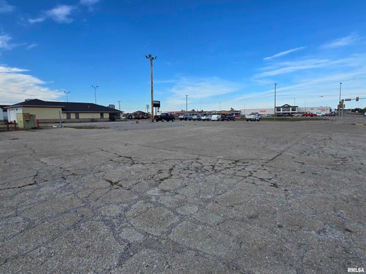 630 N COMMERCIAL ST, HARRISBURG, IL 62946 - Image bdb949175b22d44b9be7d4e72b9f4c07/187792895