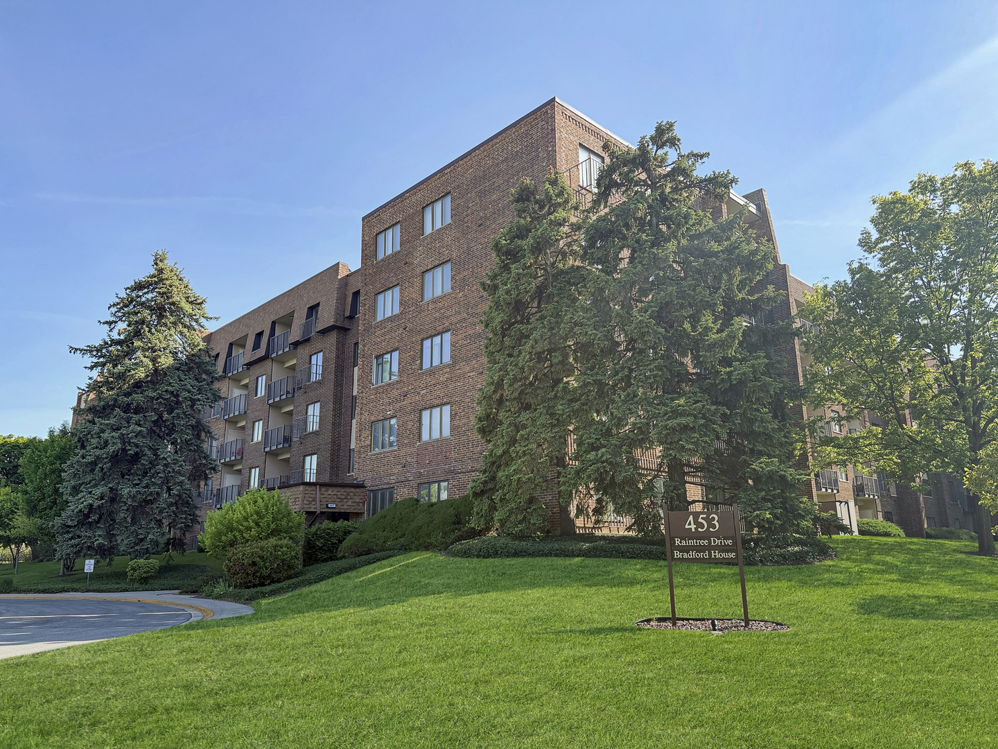 Properties 1 453 Raintree Drive 1N