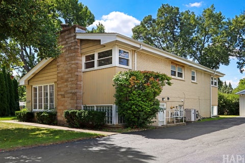 Photo of 412 Warren Road, Glenview, IL 60025 (MLS # 12727342)