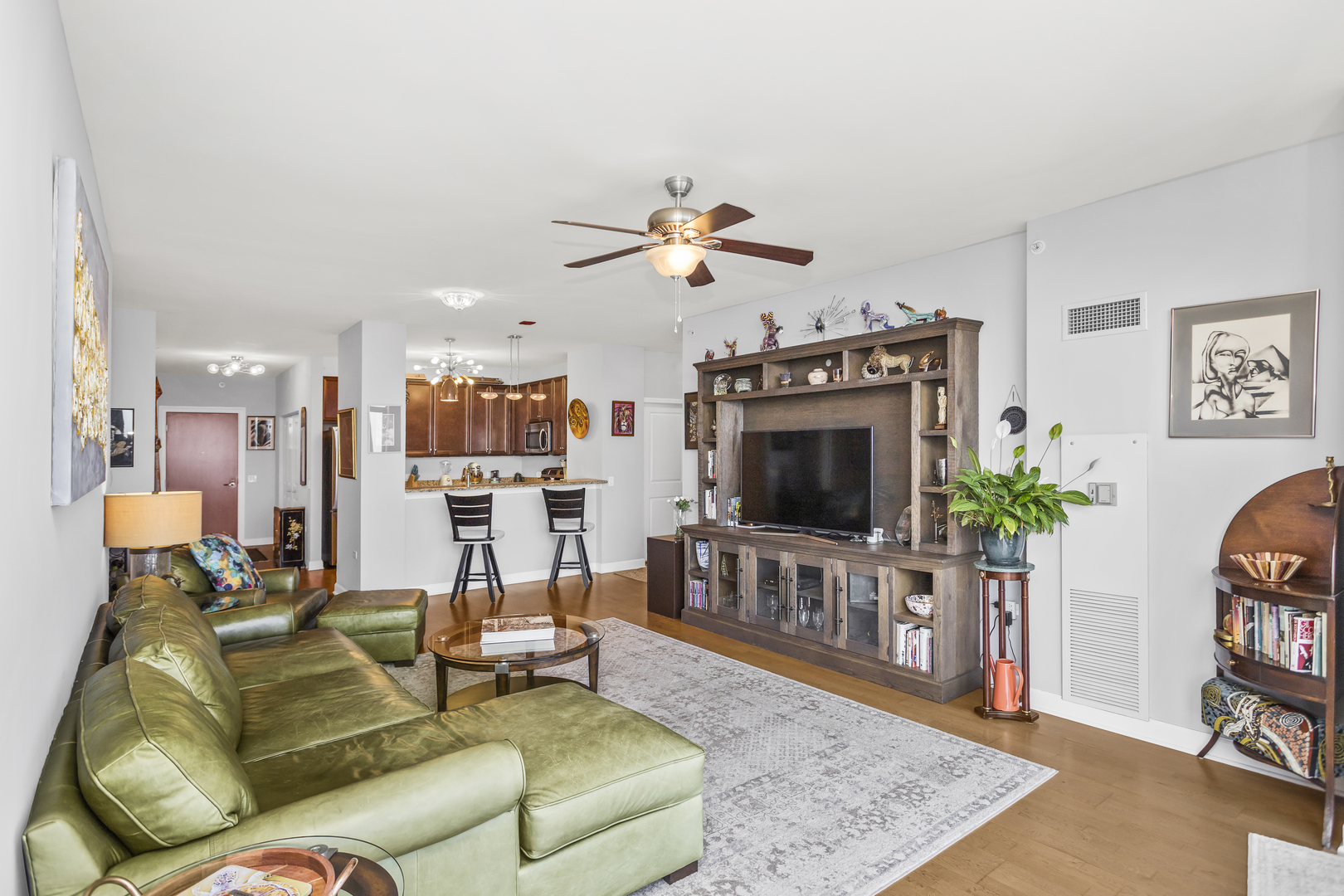 100 E 14th Street 2702