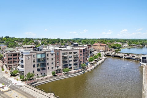 Photo of 10 W Illinois Street #4B, St. Charles, IL 60174 (MLS # 12653937)