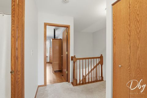 Tiny photo for 7 E Dahlia Lane, Round Lake Beach, IL 60073 (MLS # 12557269)