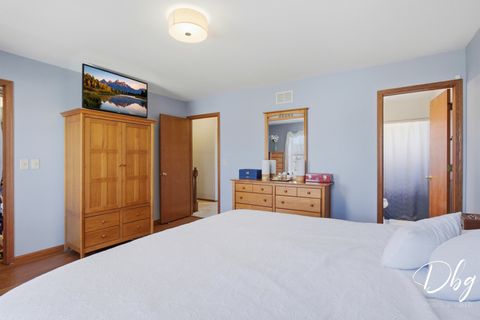 Tiny photo for 7 E Dahlia Lane, Round Lake Beach, IL 60073 (MLS # 12557269)