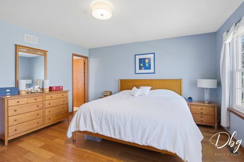 Tiny photo for 7 E Dahlia Lane, Round Lake Beach, IL 60073 (MLS # 12557269)