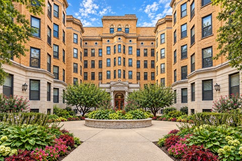 Photo of 550 W Surf Street #117, Chicago, IL 60657 (MLS # 12727747)