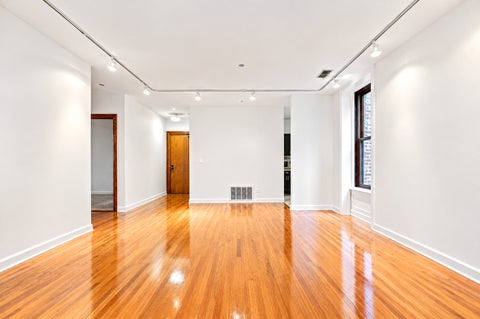 Tiny photo for 550 W Surf Street #117, Chicago, IL 60657 (MLS # 12727747)