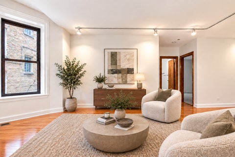 Tiny photo for 550 W Surf Street #117, Chicago, IL 60657 (MLS # 12727747)