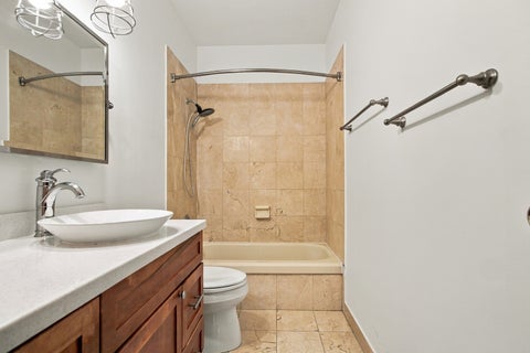 Tiny photo for 550 W Surf Street #117, Chicago, IL 60657 (MLS # 12727747)