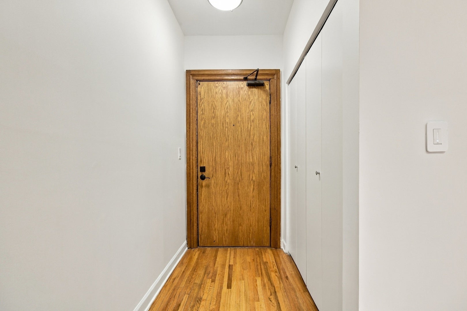 550 W Surf Street 117 - Photo 2
