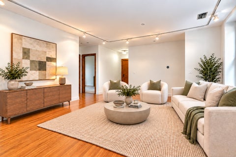 Tiny photo for 550 W Surf Street #117, Chicago, IL 60657 (MLS # 12727747)