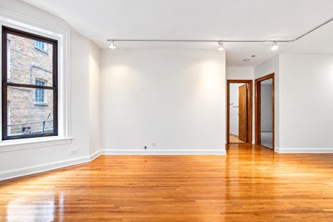 Tiny photo for 550 W Surf Street #117, Chicago, IL 60657 (MLS # 12727747)