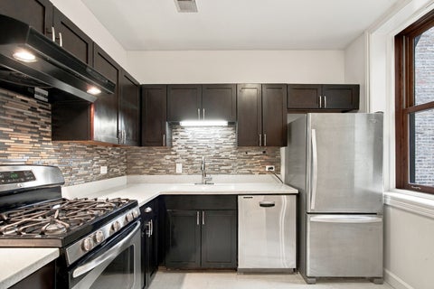 Tiny photo for 550 W Surf Street #117, Chicago, IL 60657 (MLS # 12727747)