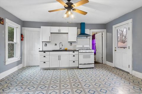 Tiny photo for 1404 Benton Street, Rockford, IL 61107 (MLS # 12589668)