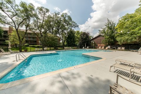 Tiny photo for 22 Park Lane #203, Park Ridge, IL 60068 (MLS # 12503240)