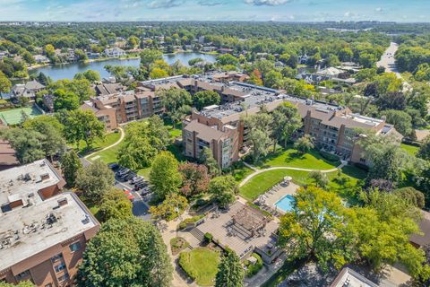 Tiny photo for 22 Park Lane #203, Park Ridge, IL 60068 (MLS # 12503240)
